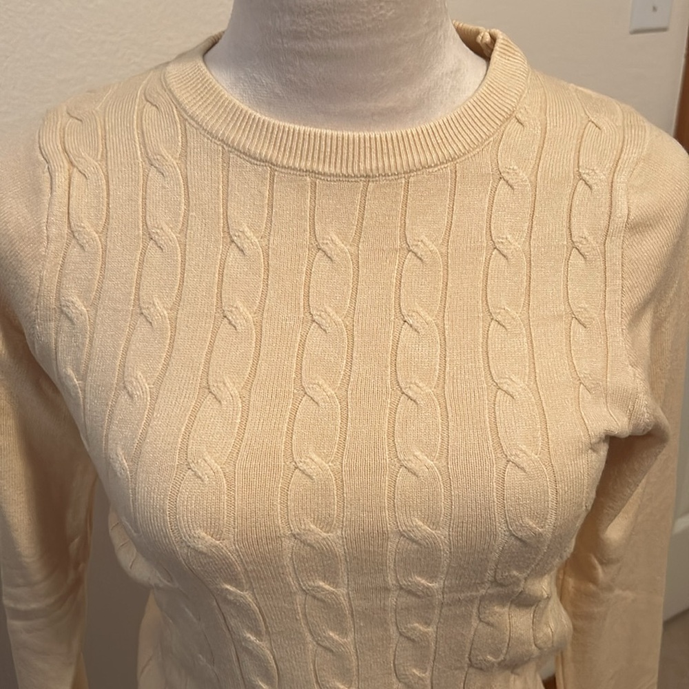 NWOT Cream Cable Scoop neck Sweater